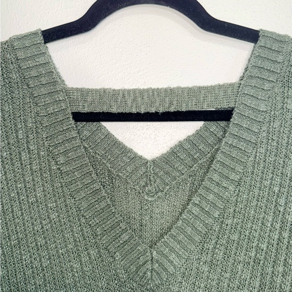 Hollister Olive Green Sweater Open Back Drop Shoulder V-neck Knit Small Women’s - Picture 5 of 11